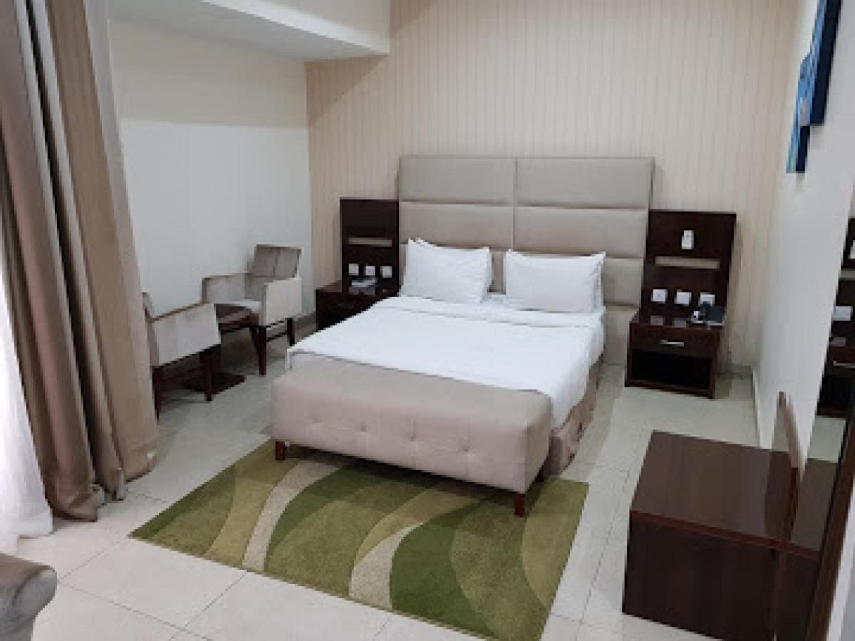 Room In Lodge - Full Moon Hotel オウェリ エクステリア 写真