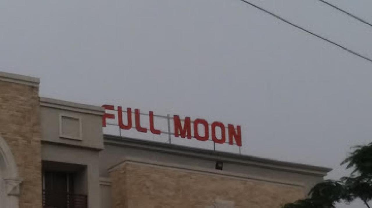 Room In Lodge - Full Moon Hotel オウェリ エクステリア 写真